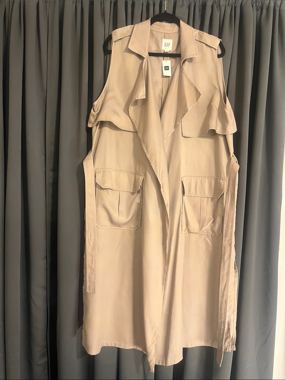 GAP Sleeveless Utility Vest in Beige